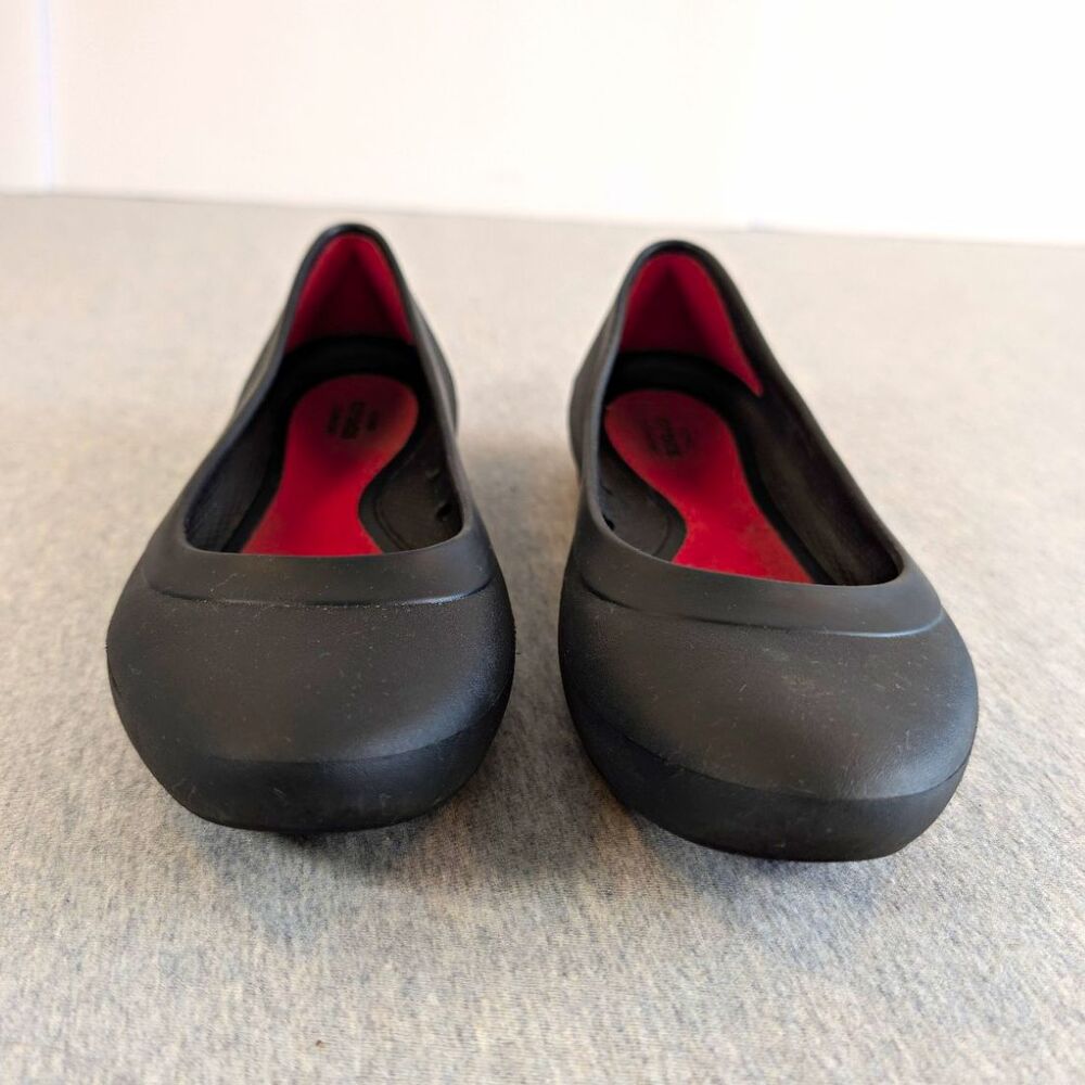Crocs Women's 7 Comfort Ballet Flats Slip-On Round Toe Synthetic Black/Red US 7